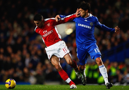 10 nam truoc, tung co derby London Chelsea - Arsenal rat dang xem hinh anh