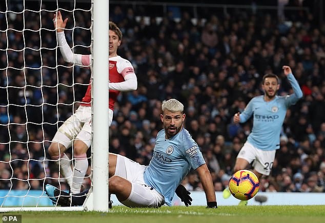 Aguero lập hat-trick, Man City vùi dập Arsenal ảnh 1 Aguero lap hat-trick, Man City vui dap Arsenal anh 1