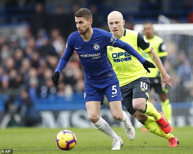 Maurizio Sarri bảo vệ Jorginho, chống lại cả Chelsea ảnh 1 Maurizio Sarri bao ve Jorginho, chong lai ca Chelsea anh 1