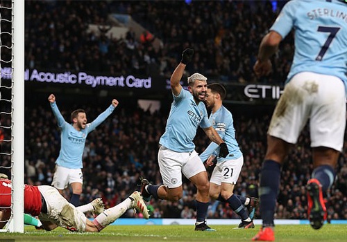 Aguero thua nhan ghi ban vao luoi Arsenal bang tay hinh anh