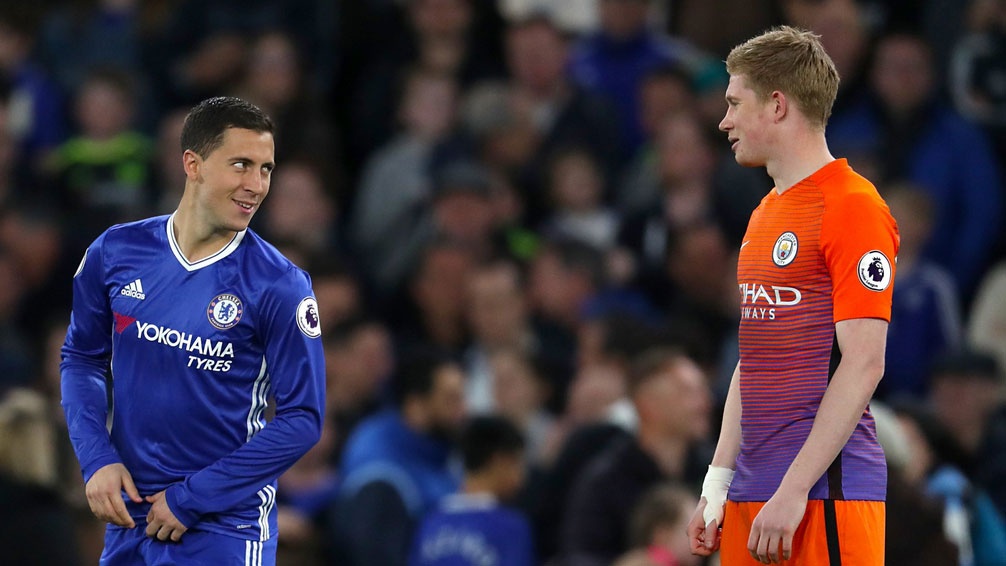 Man City dang cho Chelsea 'ngui khoi' ve moi mat hinh anh