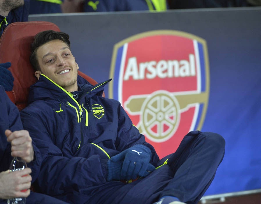Arsenal khong thanh ly noi Mesut Oezil anh 1