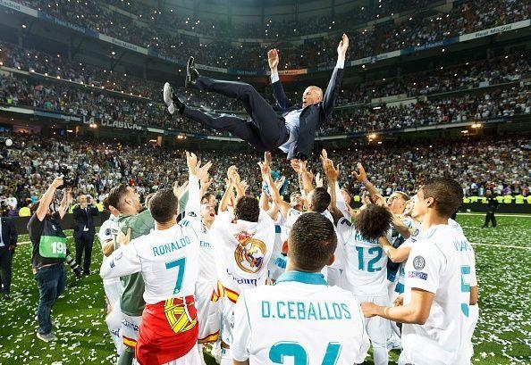 Zinedine Zidane tro lai dan dat Real Madrid anh 1
