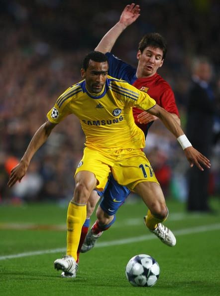 Làm cách nào để ngăn cản được Messi ảnh 2 Lam cach nao de ngan can duoc Messi anh 2