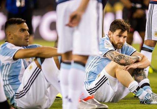 Tai sao tuyen Brazil va Argentina ngay cang xuong doc? hinh anh