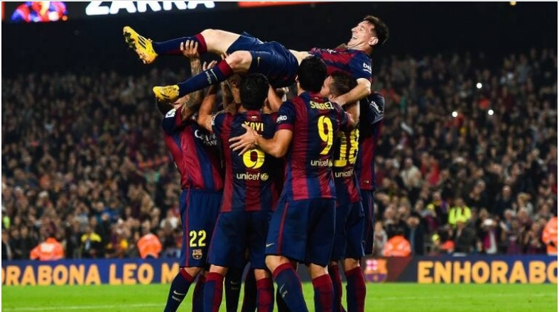 Napoli - Barcelona Messi anh 1