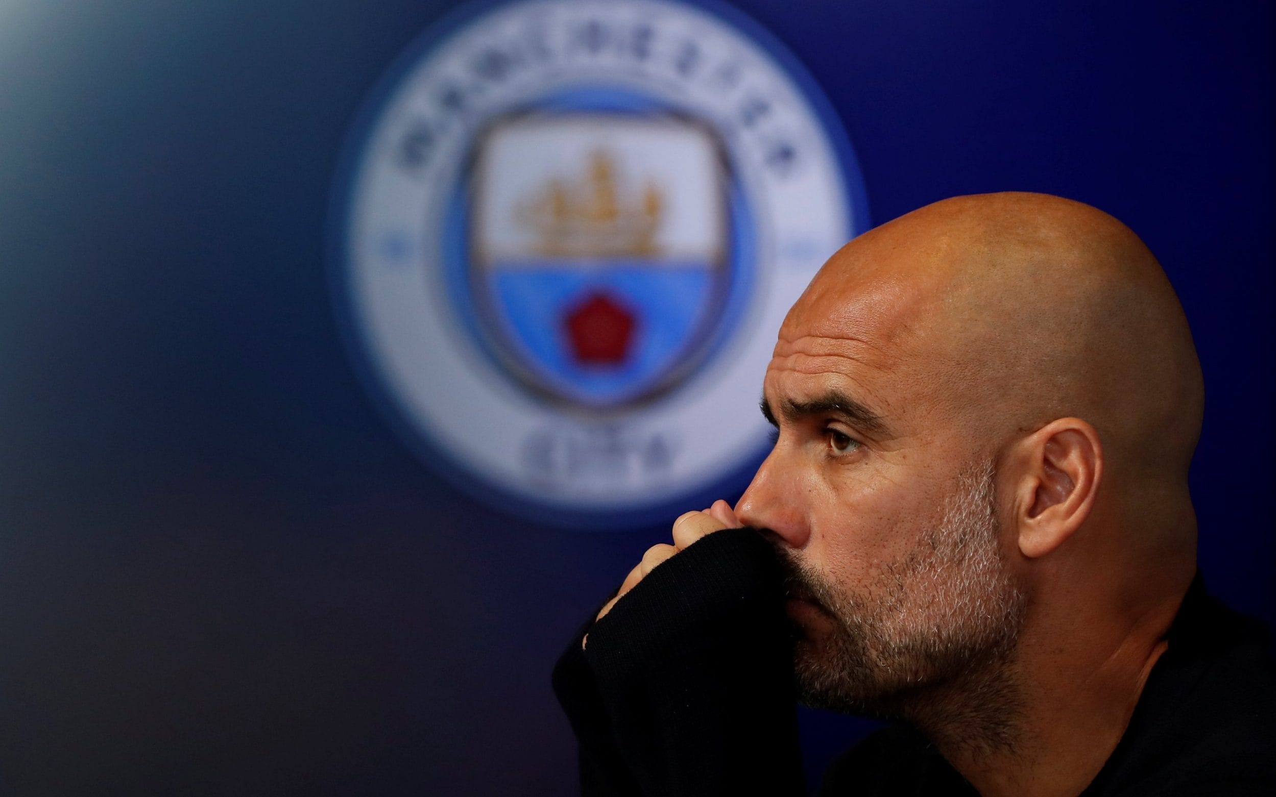 Pep Guardiola tro thanh con tin cua chinh minh hinh anh