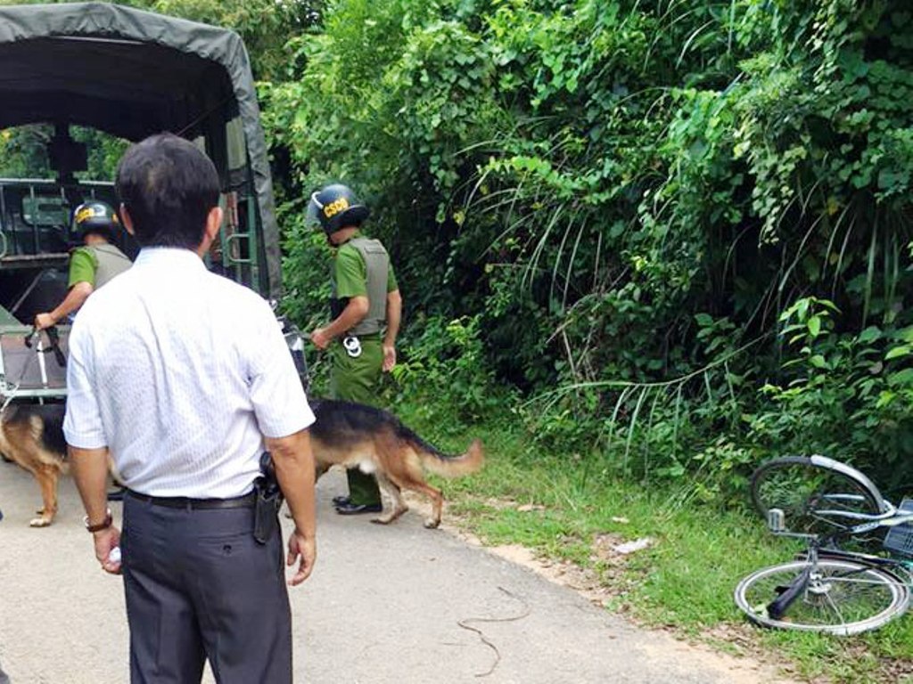 Cuoc ruot duoi 100 km/h voi ten cuop co sung hinh anh
