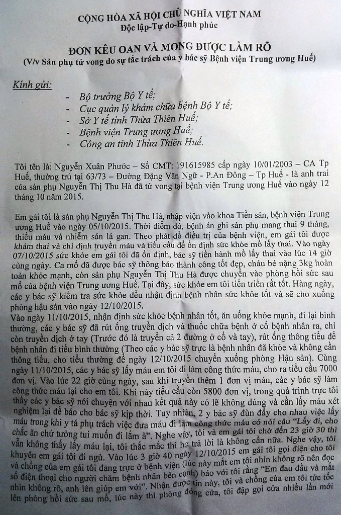 Đơn tố cáo kíp trực tắc trách khiến sản phụ Hà tử vong. Ảnh: Điền Quang