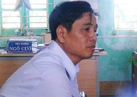 Xem xet ky luat co giao danh hoc sinh bam mong hinh anh