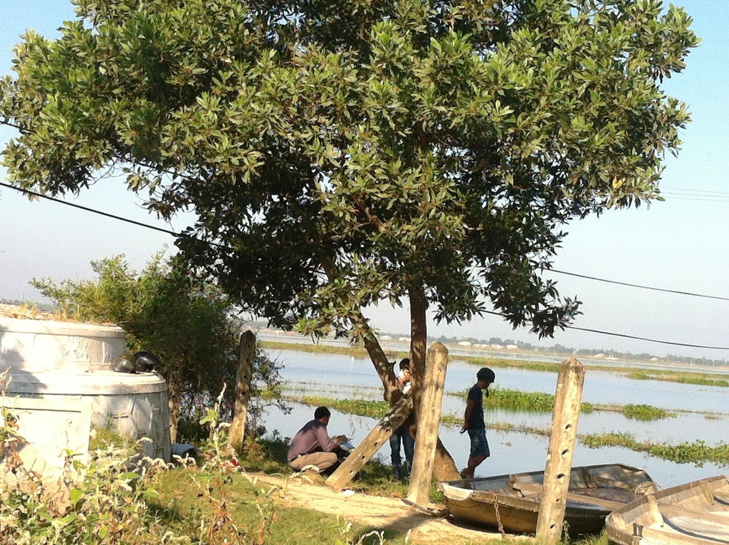 Nam thanh nien chet trong tu the treo co o goc tram hinh anh