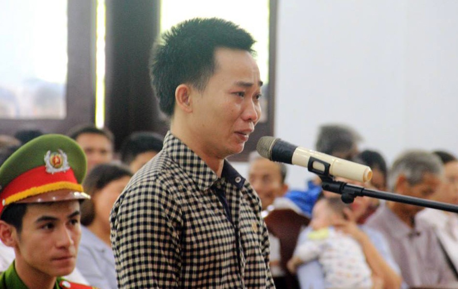 Vinh đã nhiều lần khóc trong phiên xử. Ảnh: Điền Quang.