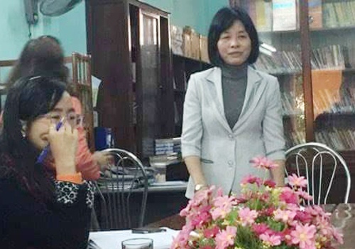 Nu hieu truong tran tinh ve 'danh nhau moi nang dong' hinh anh