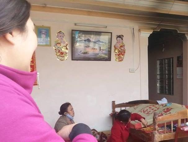 Thi the nguoi dan ong troi chan canh binh gas mo van hinh anh