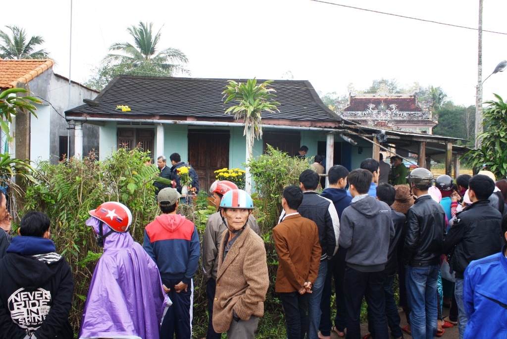 Bat nghi can sat hai ba cu 76 tuoi song mot minh hinh anh