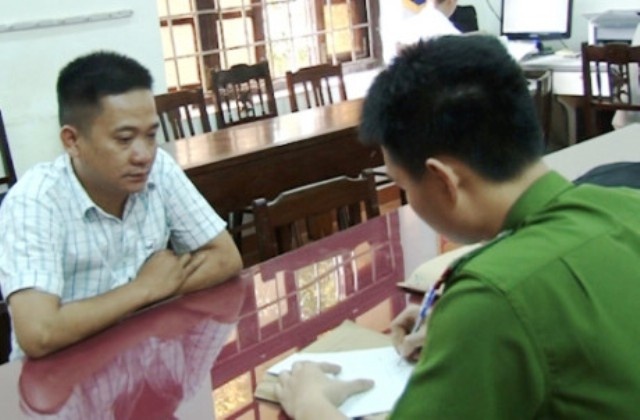 Dung Facebook gia cong an de lua tien phu nu hinh anh
