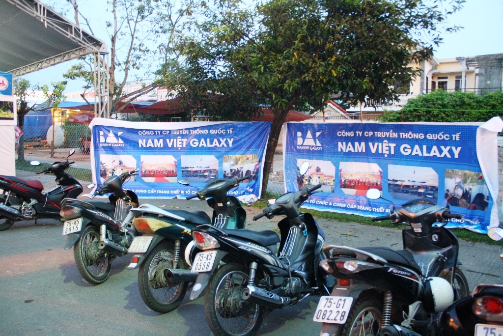 Thue gian hang o hoi cho, nhieu tieu thuong bi lua hinh anh