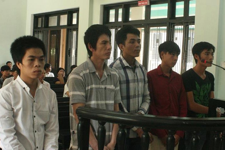 Dung tuyp sat danh chet tinh dich hinh anh