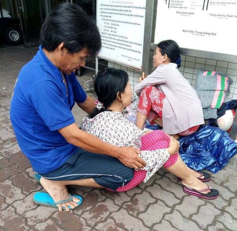 Mot nguoi chet, 6 nguoi bi thuong vi set danh ngoai dong hinh anh