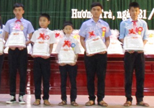 Thuong 60 trieu dong cho hoc sinh gianh giai quoc te hinh anh