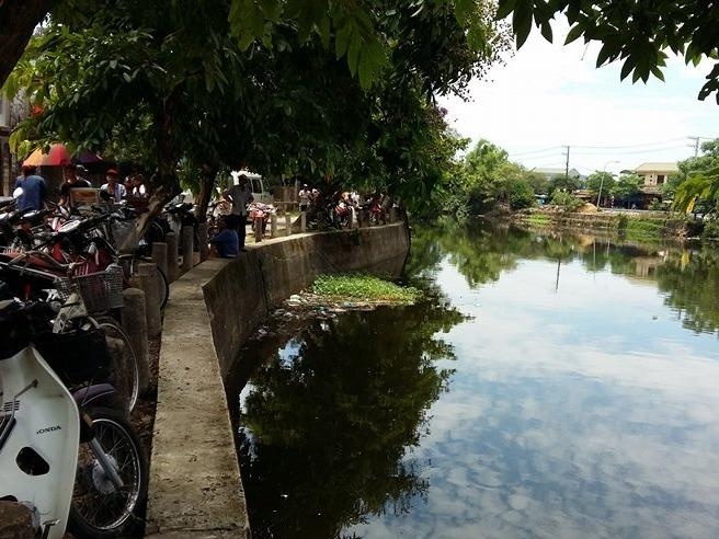 Cuu nhau, 5 anh em ho cung duoi nuoc hinh anh