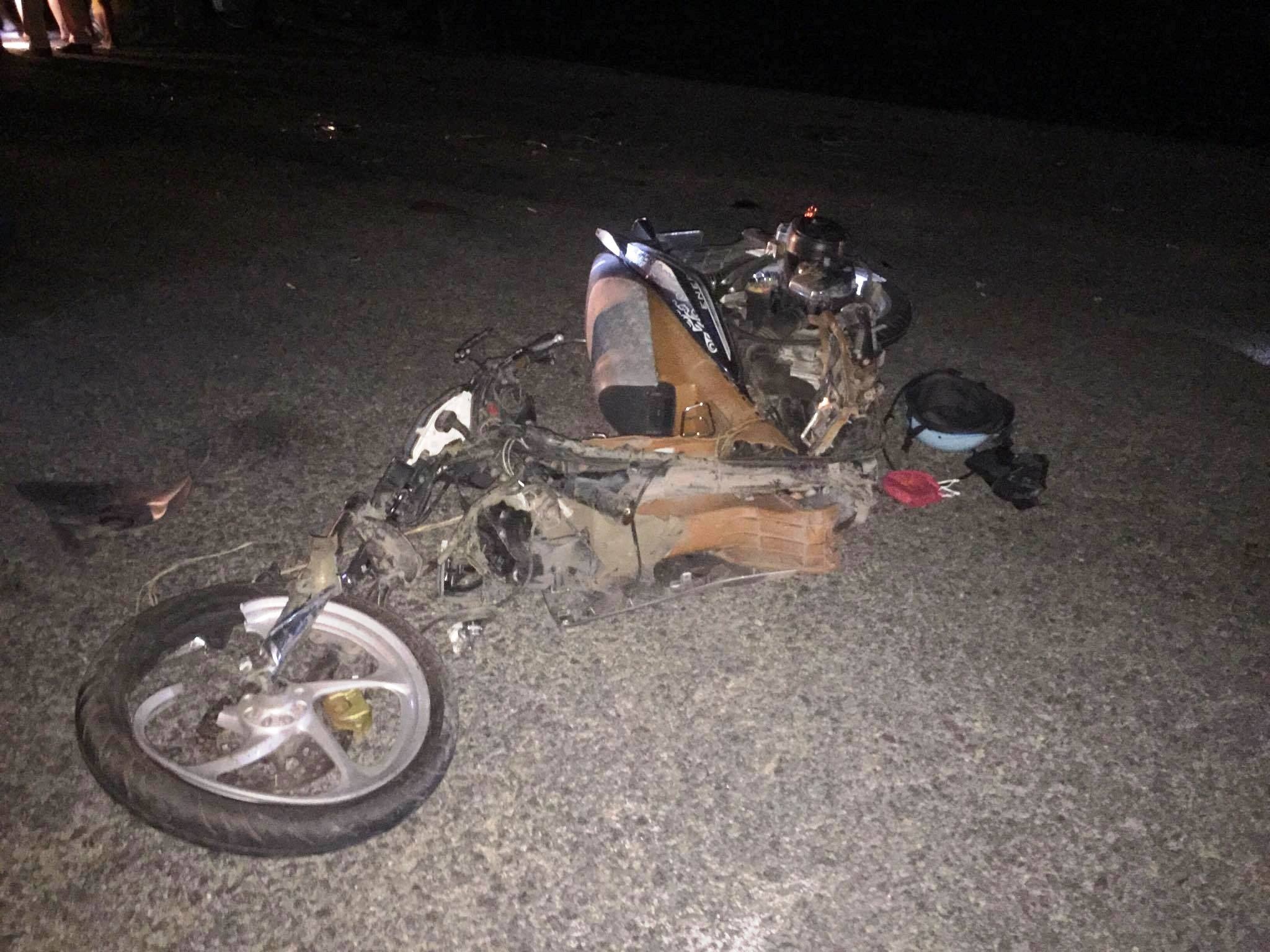 Nguoi dan ong tu vong tren duong cho vo cung 2 con ve nha hinh anh