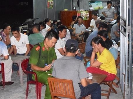 Pha song bac 250 trieu o quan ca phe hinh anh