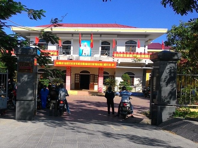 thoi viec pho chu tich thi tran anh 1