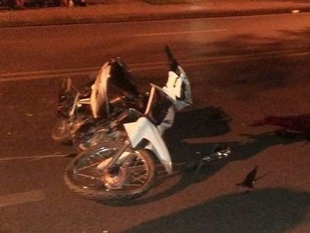 Xe may cho 3 phong au, mot nguoi tu vong hinh anh