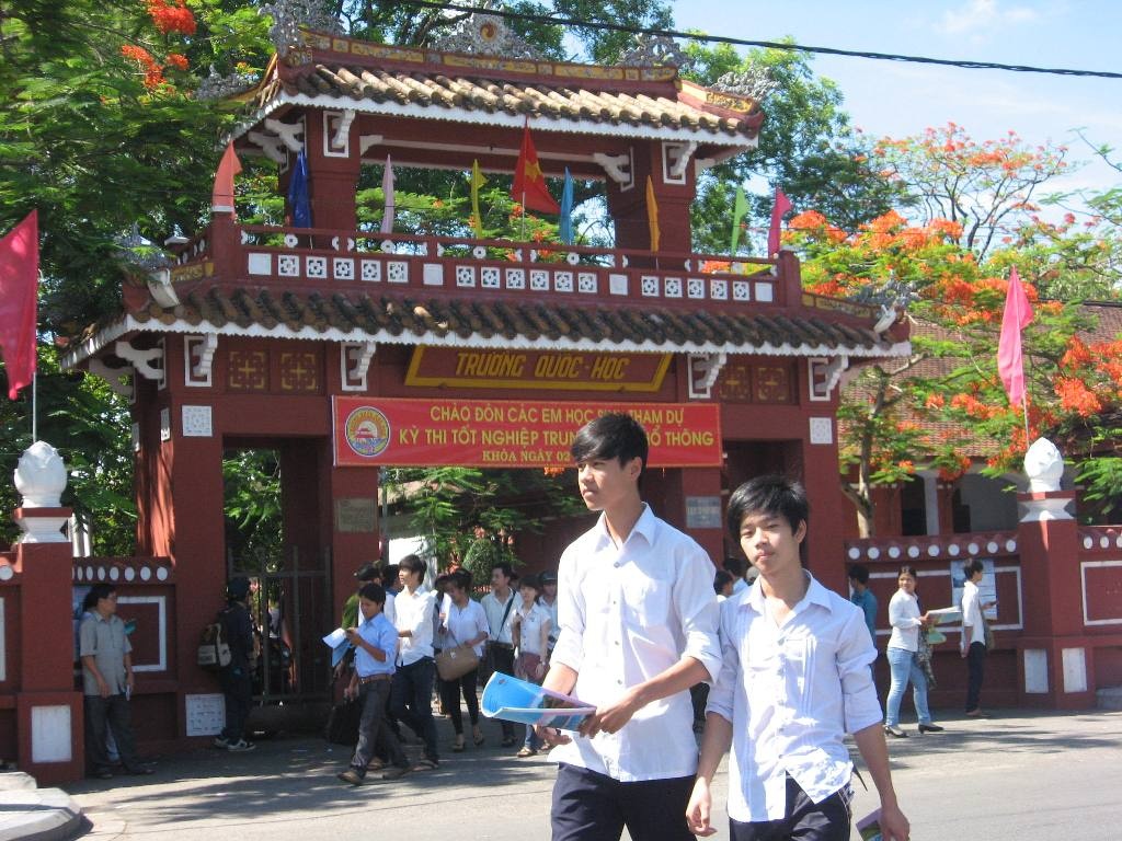 Giam hoc phi tan sinh vien anh 1