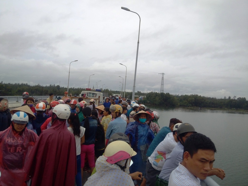 Bua luoi tim kiem nam thanh nien roi xuong pha anh 2