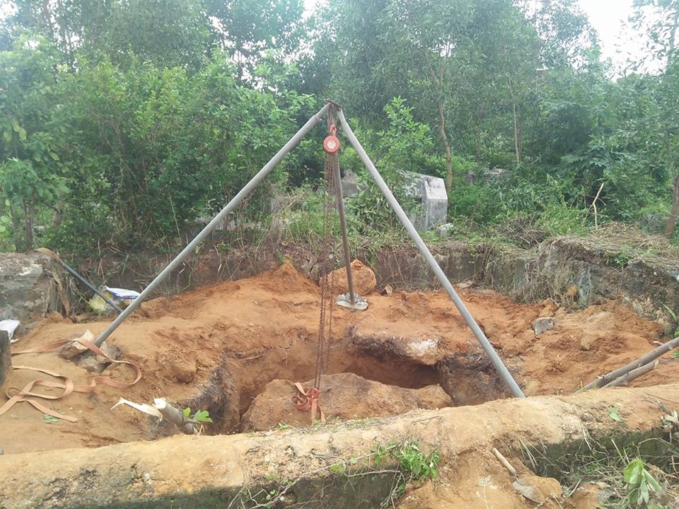 Bị tảng đá lớn đè chết trong lúc đào mộ cổ 200 năm ảnh 1 Bi tang da lon de chet trong luc dao mo co 200 nam anh 1