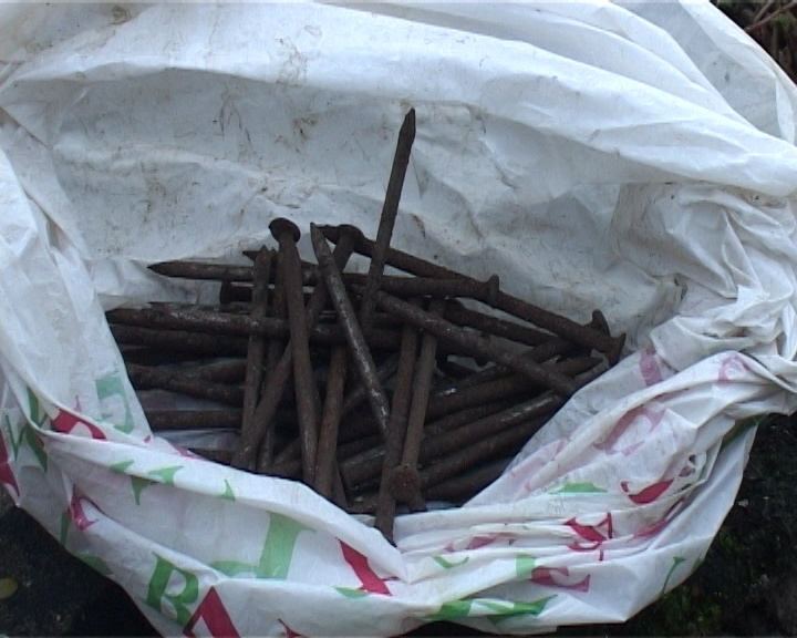 Hang nghin ngoi mo bi ke xau dong dinh hinh anh