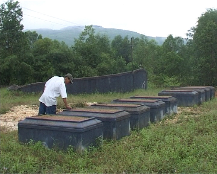 Nguoi dan ong nghi lien quan den mo bi dong dinh anh 1