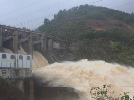 Thuy dien o Hue dong loat xa lu hinh anh