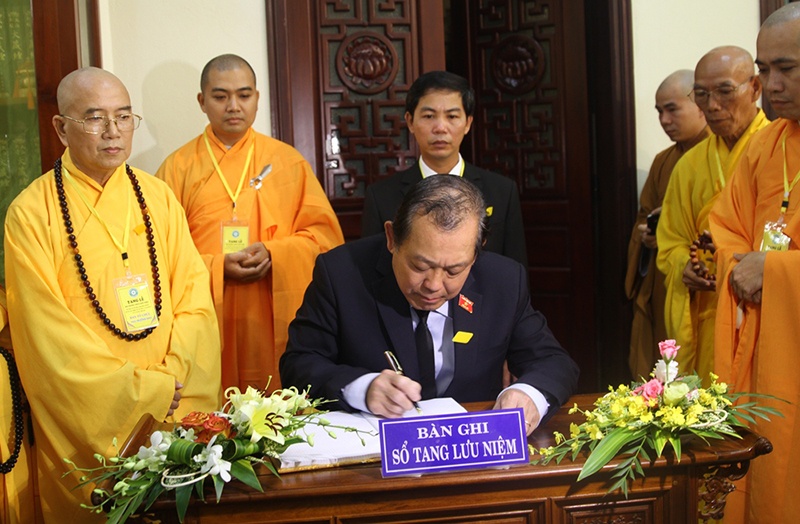 Pho thu tuong vieng co hoa thuong Thich Chon Thien hinh anh