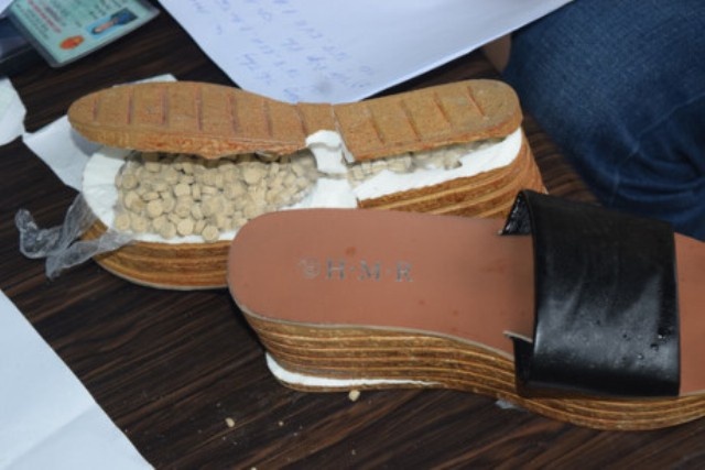 Doi nam nu tang tru hon 1.600 vien ma tuy trong doi dep hinh anh