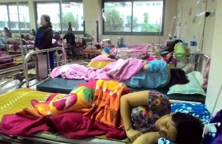 Vu ngo doc hang loat o Hue la do an banh mi bi nhiem khuan hinh anh