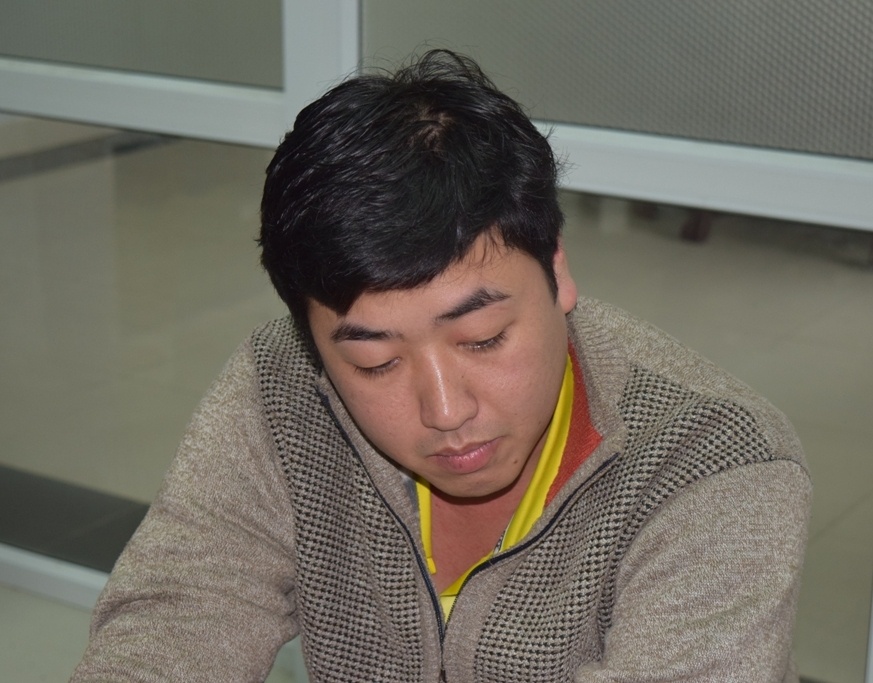 cuop ngan hang giau sung o nha nguoi quen anh 1