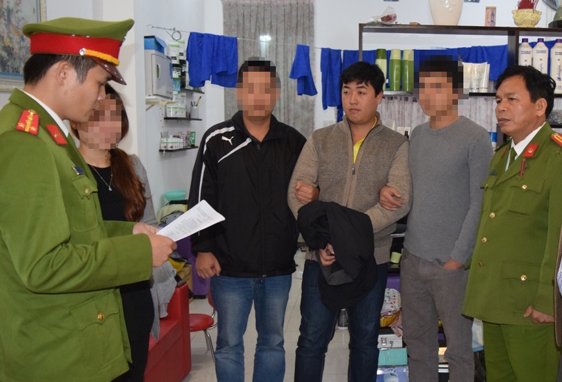 Nghi pham cuop ngan hang de co tien tra no ca do bong da hinh anh