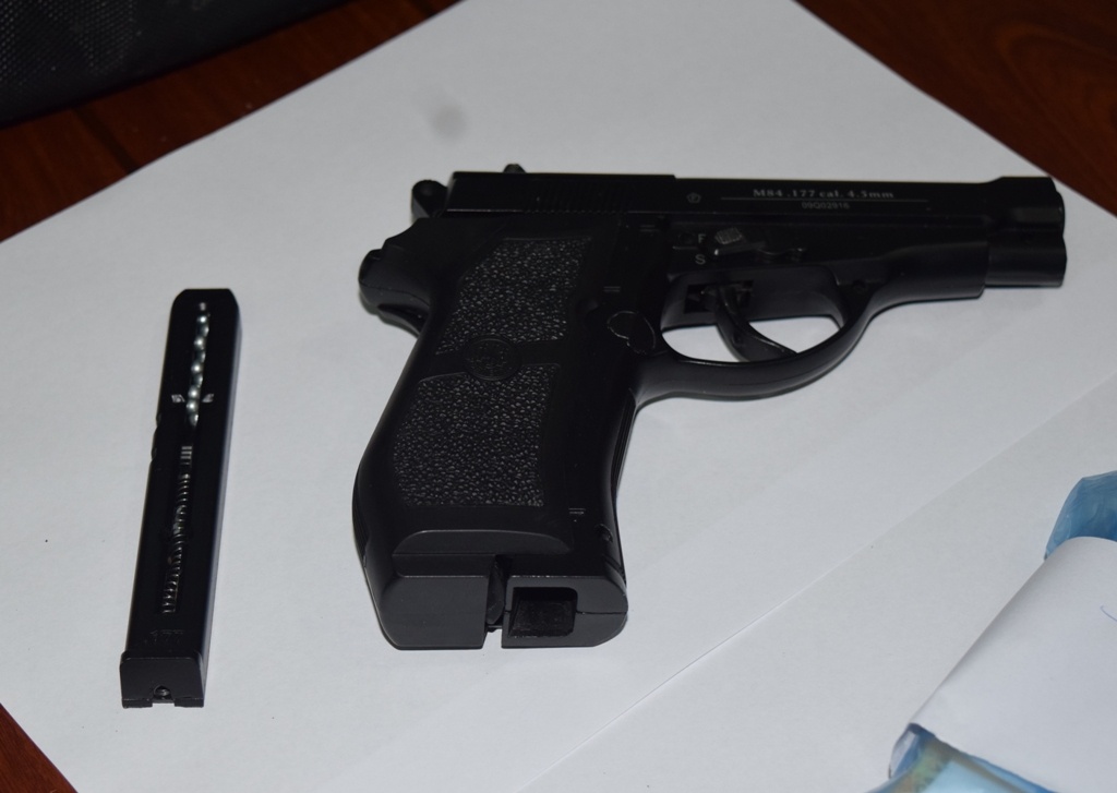 Cuop ngan hang tra no ca do bong da anh 2