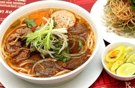 Quán bún bò Huế đầu tiên theo nhãn hiệu chứng nhận ảnh 1 Quan bun bo Hue dau tien theo nhan hieu chung nhan anh 1