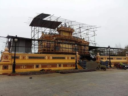 Don vi trung tu ly giai mau vang cua Bia Quoc hoc Hue hinh anh