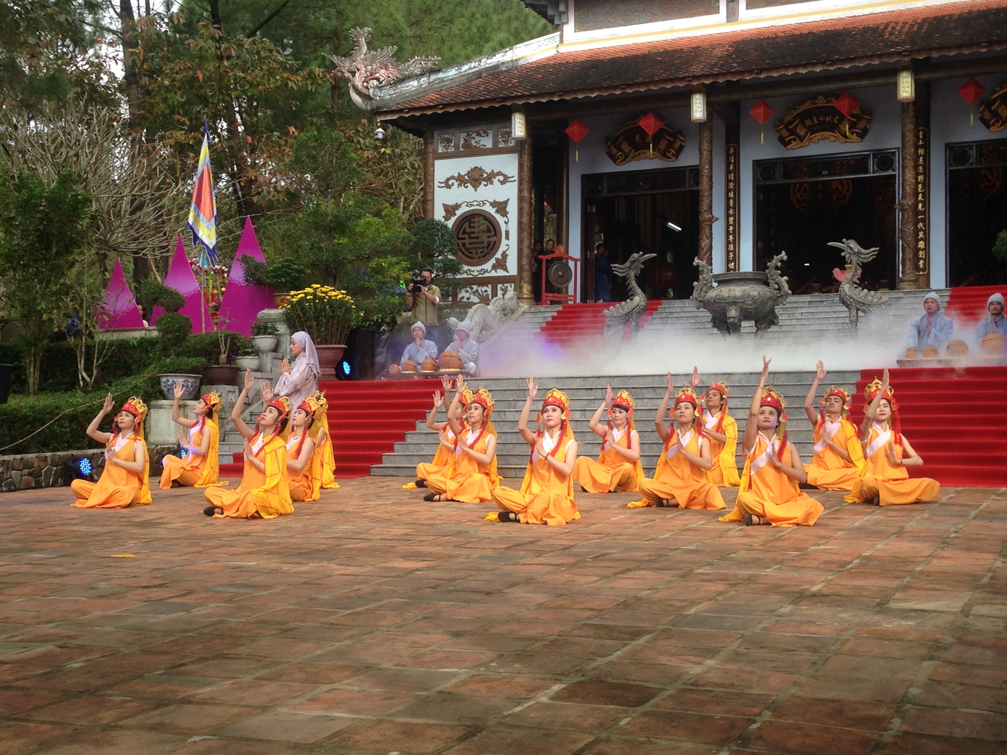 Le hoi den Cong chua Huyen Tran anh 1