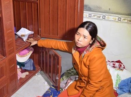 Nguoi lam thue trom 70 luong vang cua chu khach san hinh anh