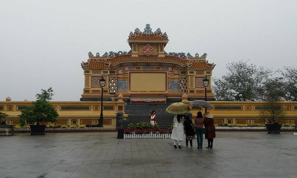 Chinh sua lai hoa van bia Quoc hoc anh 1