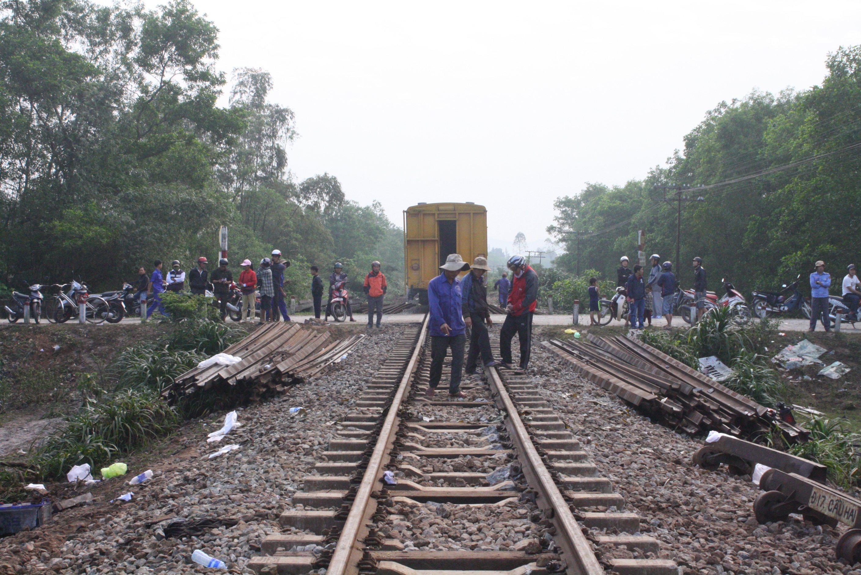 Vi tri xay ra vu lat tau la 'diem den' tai nan duong sat hinh anh