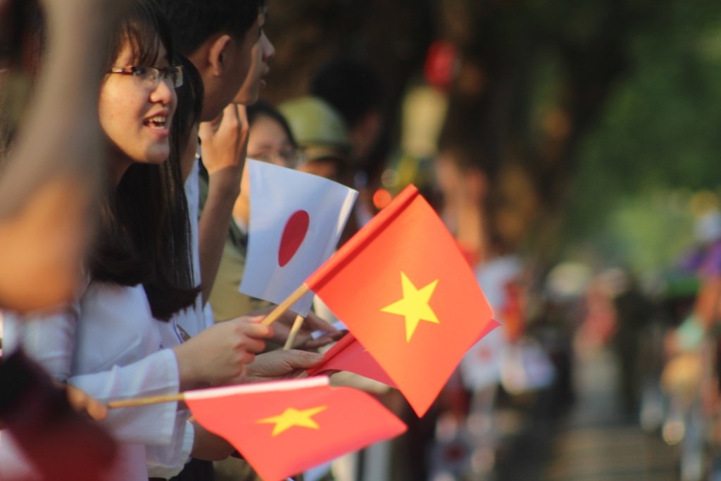 Nhat hoang den tham Hue anh 2