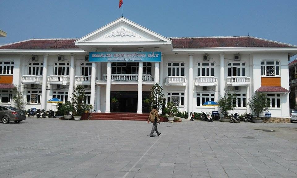 Day dien quan quanh thi the nguoi dan ong o khach san hinh anh