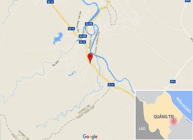 Ôtô tải tông vào lan can cầu vượt ảnh 2 Oto tai tong vao lan can cau vuot anh 2